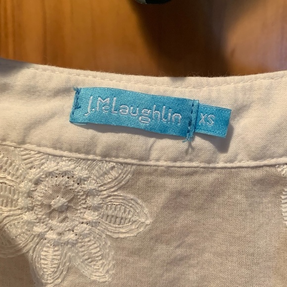 J. McLaughlin V-Neck White Floral Embroidered Blouse XS - Picture 3 of 6
